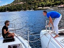 Avventura in mare aperto con hostess in Grecia
