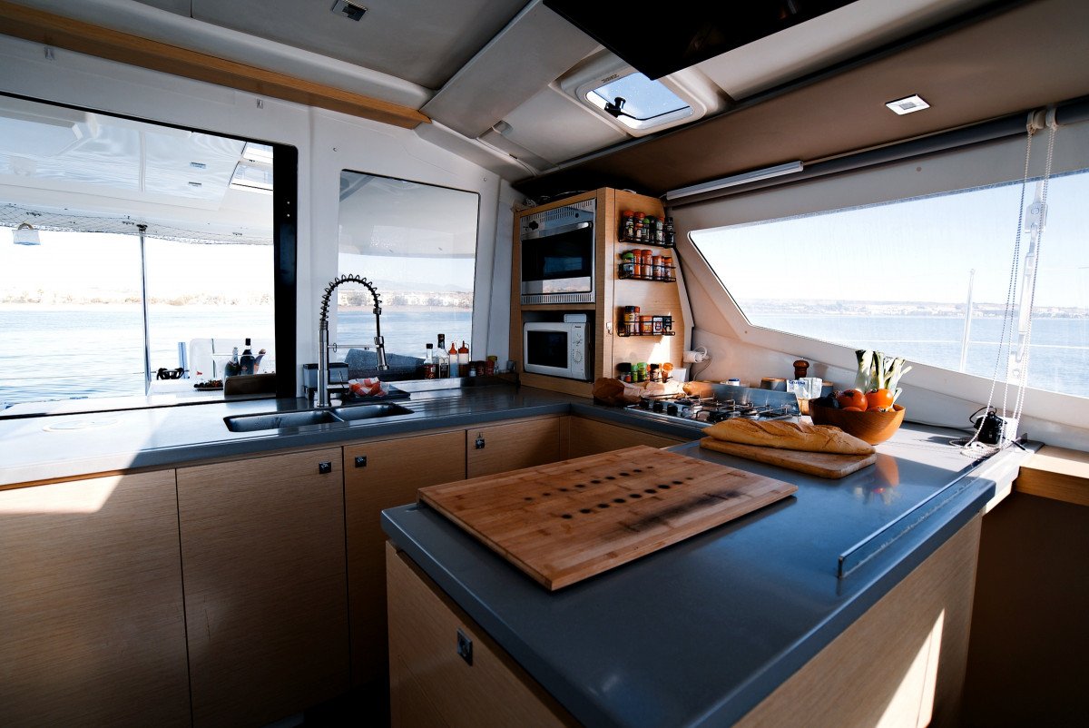 Catamarán - Fountaine - 4 cabinas