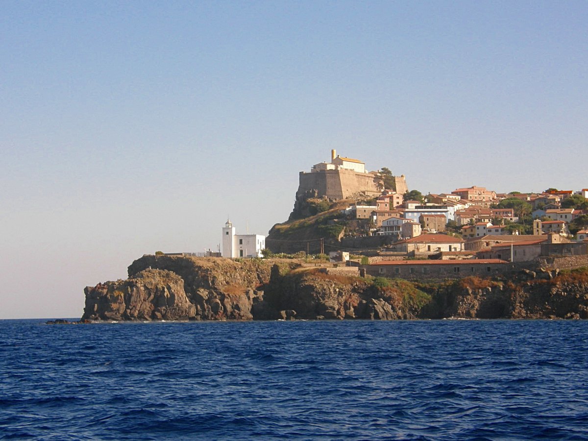 Students enjoying a sailing navigation course