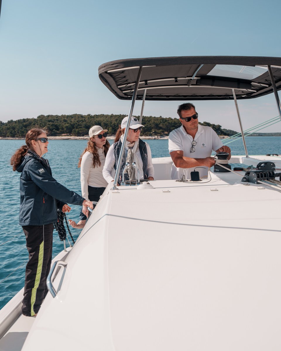 Corso di navigazione avanzato in catamarano a Pola