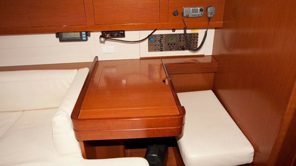 Sailboat - Bénéteau - 6 cabins