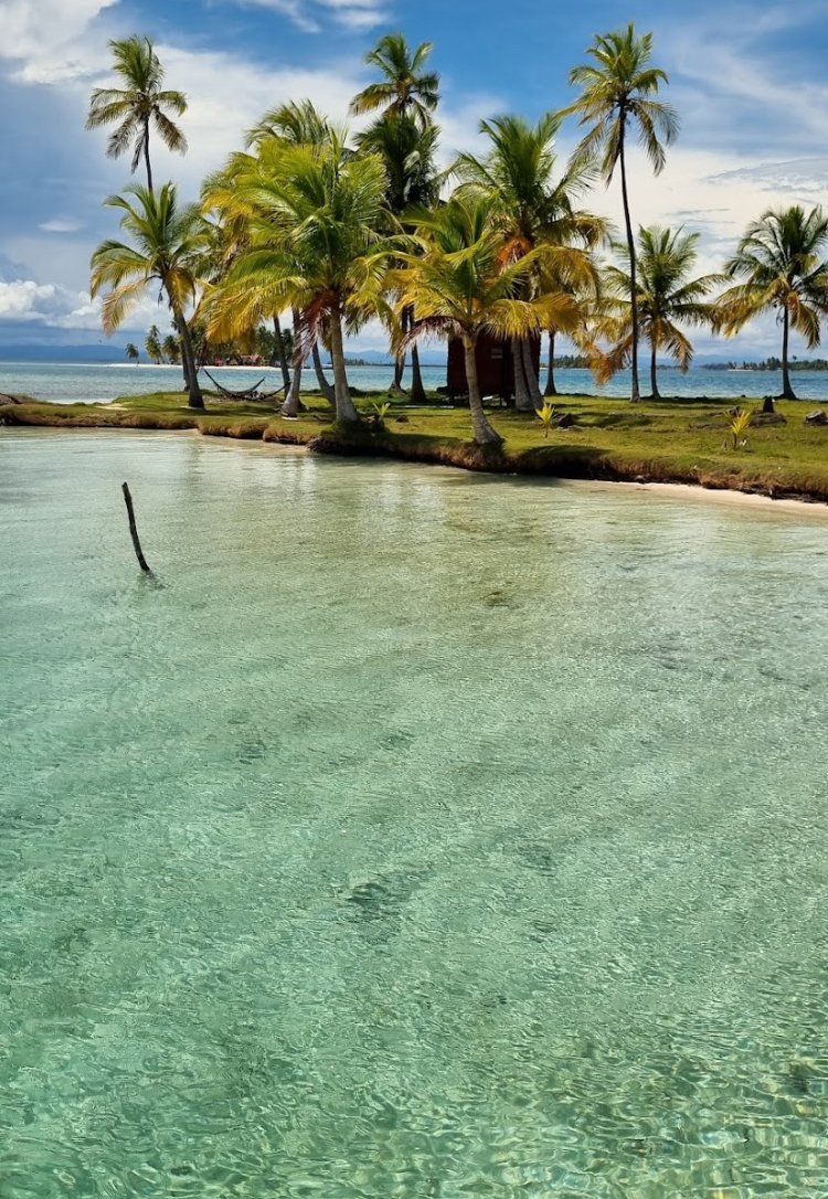Caribbean flotilla tour on catamarans from Colombia and Panama