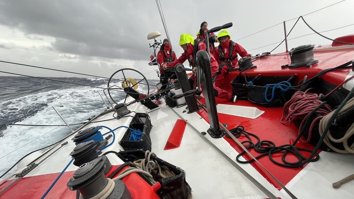 Viaggio in crociera attraverso l'Atlantico su un Volvo 60: Lorient-Canarie-Caraibi