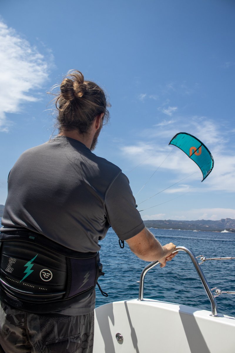 Viaggio in catamarano con kitesurf e attività acquatiche