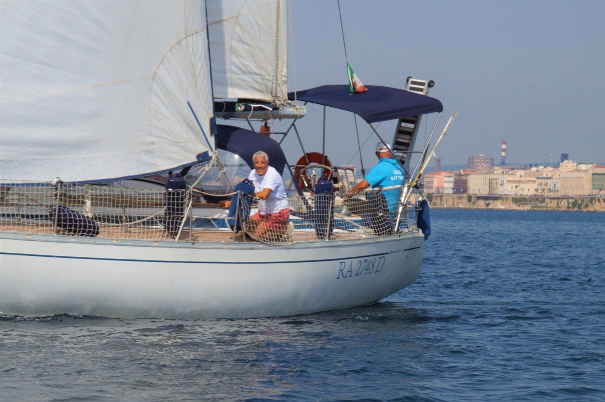 Boat trip to discover Puglia's coves and beaches