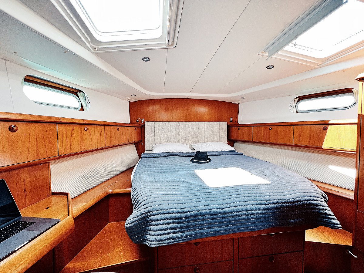 From Athens to Catania with Jeanneau 54DS