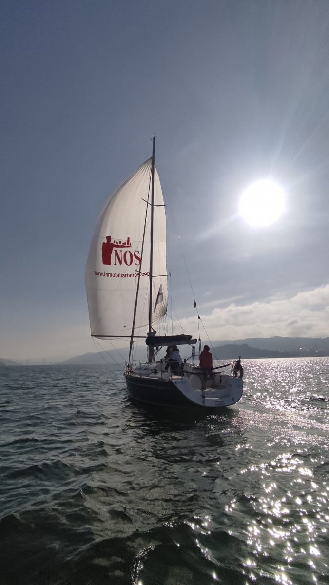 Aprender técnicas de navegación de regatas en Vigo