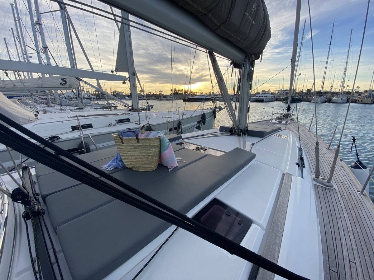 Sailboat - Jeanneau - 12 people