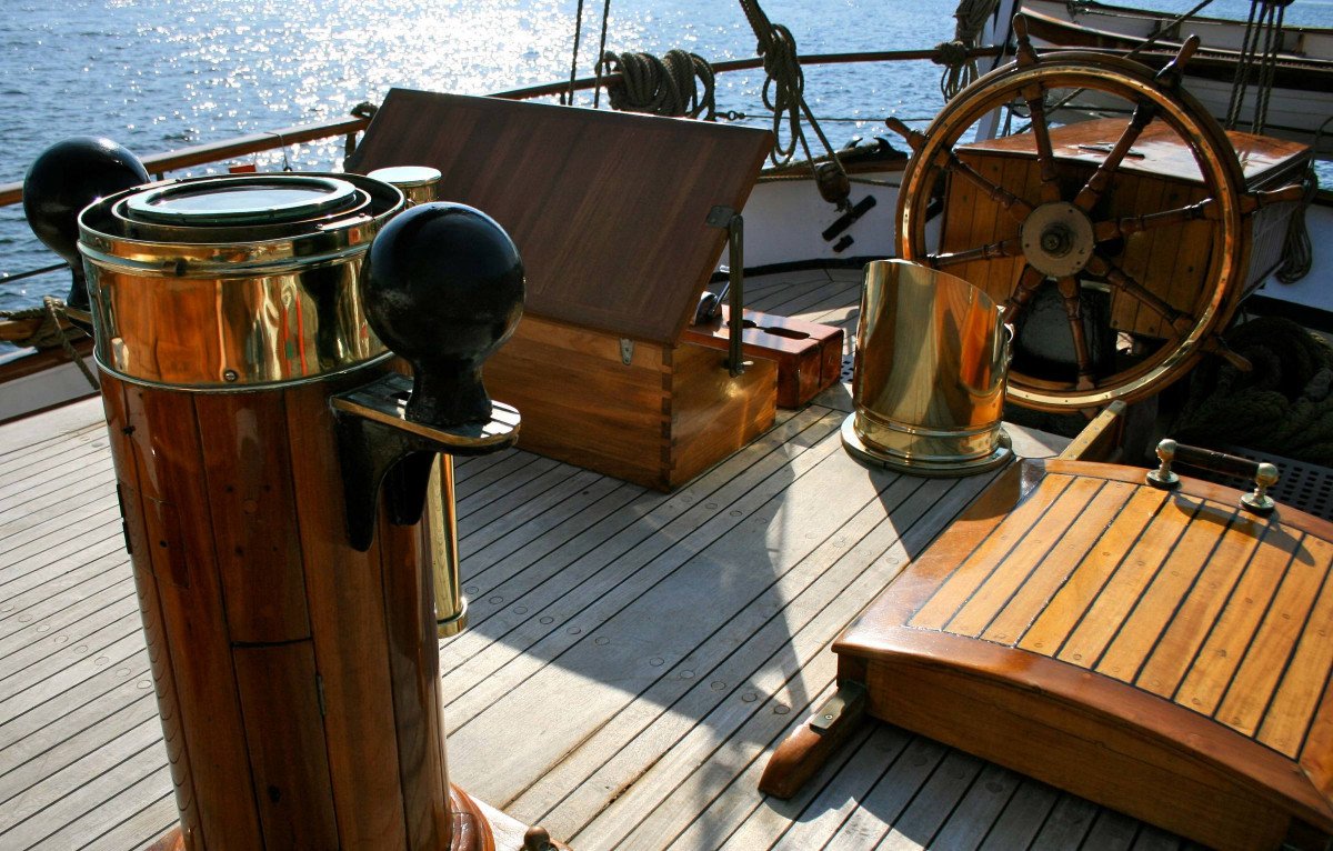 Unique sea experiences with our sailing boats