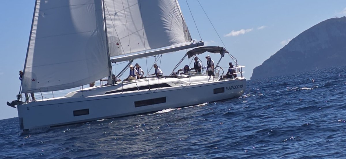 Cruce en barco por el Parque de la Maddalena, navegación en autonomía