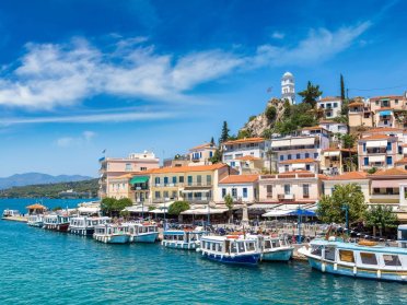Una settimana in Grecia da Atene su un catamarano con tutti i comfort inclusi.