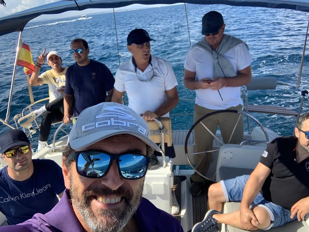 Erleben Sie den Nervenkitzel des Segelns alleine in einem Kurs von einer Morgen in Alicante