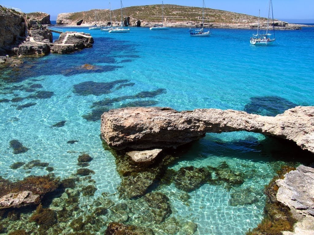Vela por Malta: entre islas en un mar impoluto
