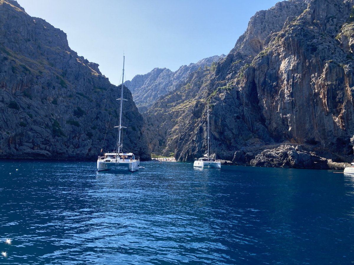 Erkunde die Insel Mallorca vom Meer aus.