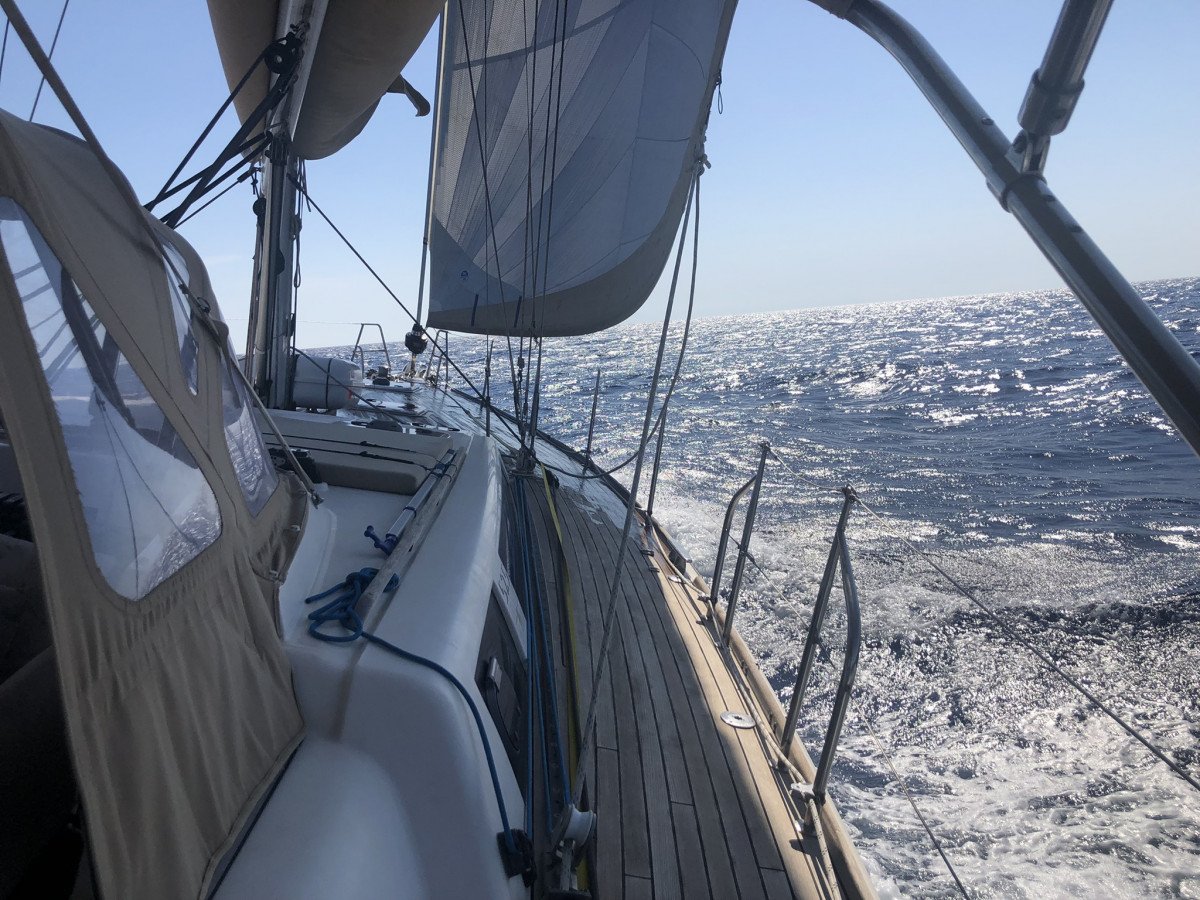 Viaja en un barco a vela y descubre las maravillas ocultas de las islas Columbretes