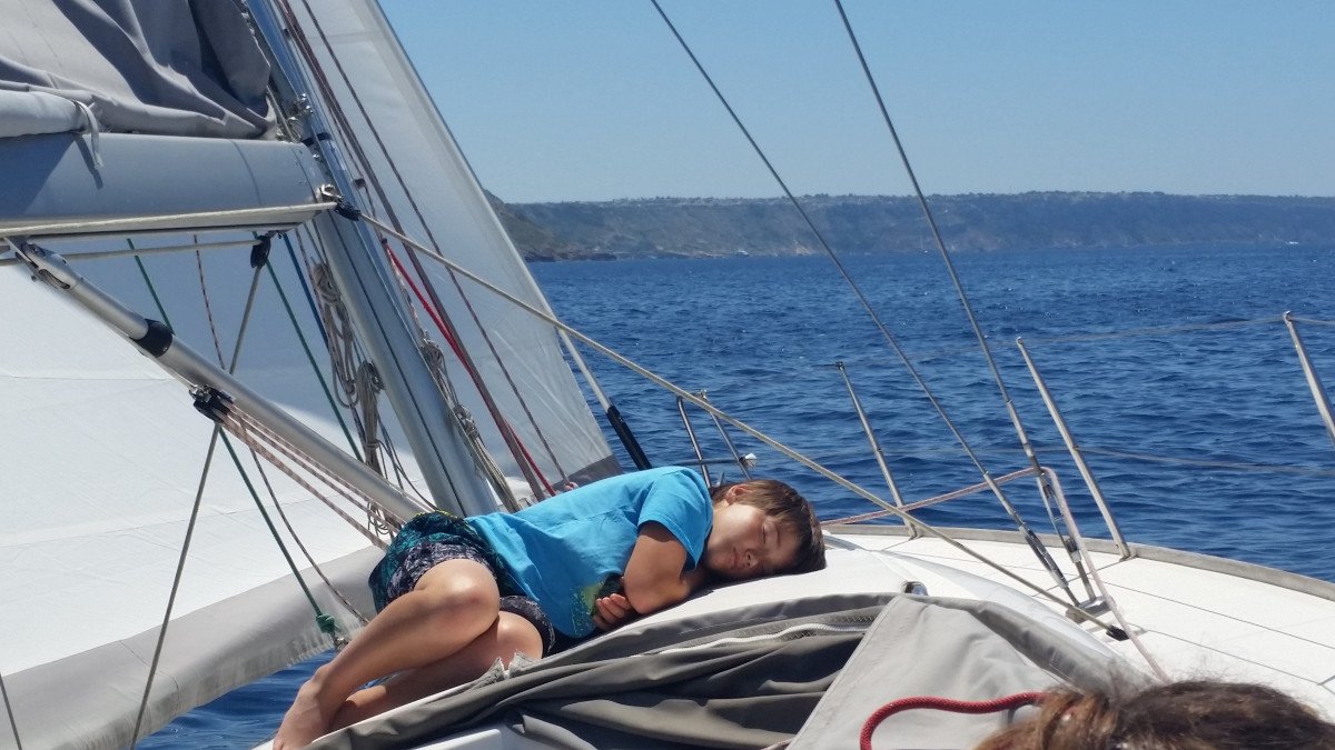 Enjoy a Sailing Excursion with stunning views and delicious tapas