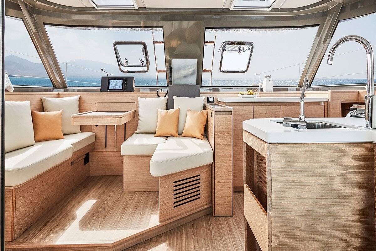 alquiler-catamaran-nautitec-40-barcelona-3