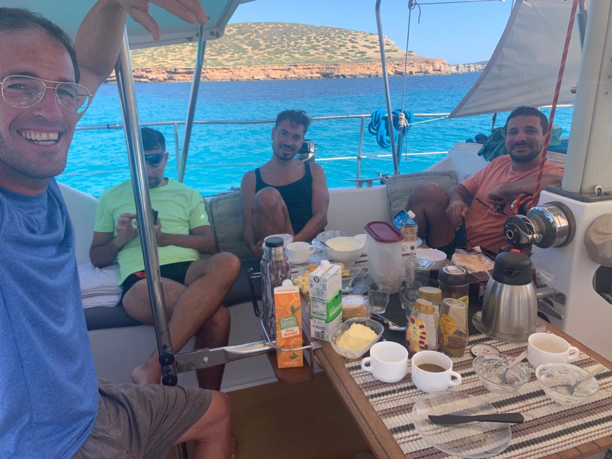 Luxus-Yacht im Mittelmeer | Navigation und Komfort