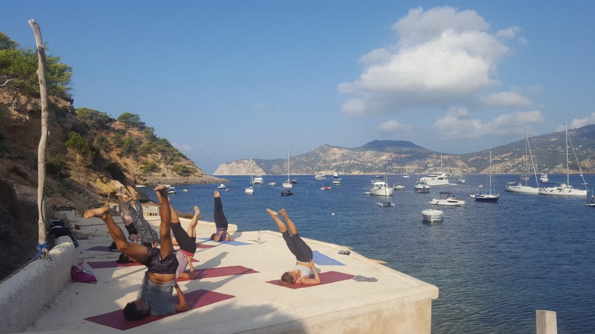 Corso di navigazione su una lussuosa barca a vela