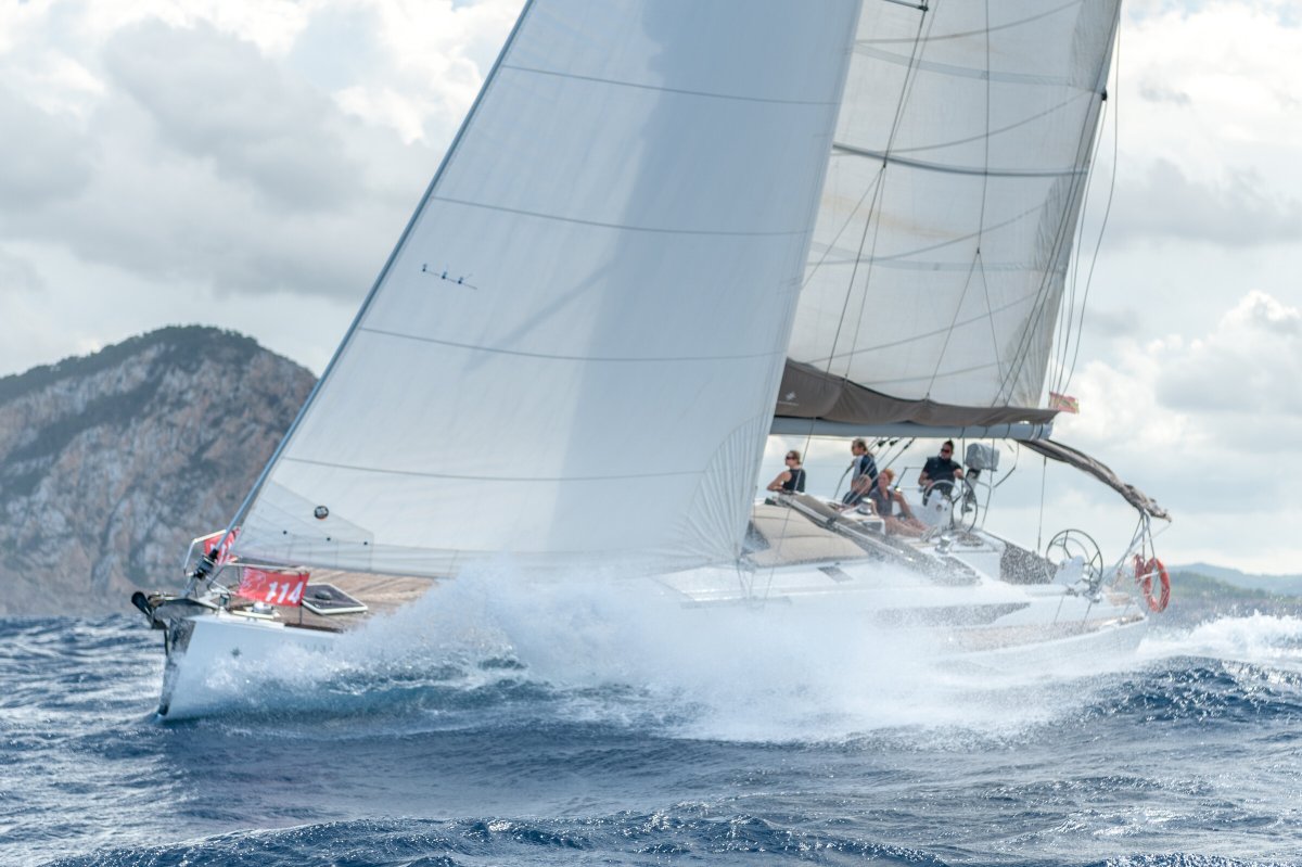Barcos de regata en alta mar