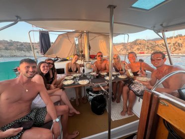 Segeln Sie mit einem Koch an Bord um Mallorca.