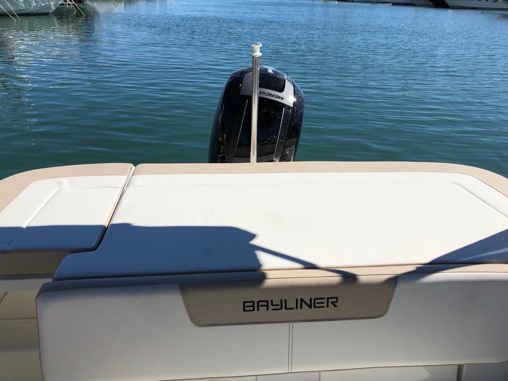 Motorboot - Bayliner - 8 {{i18n.capacity}}