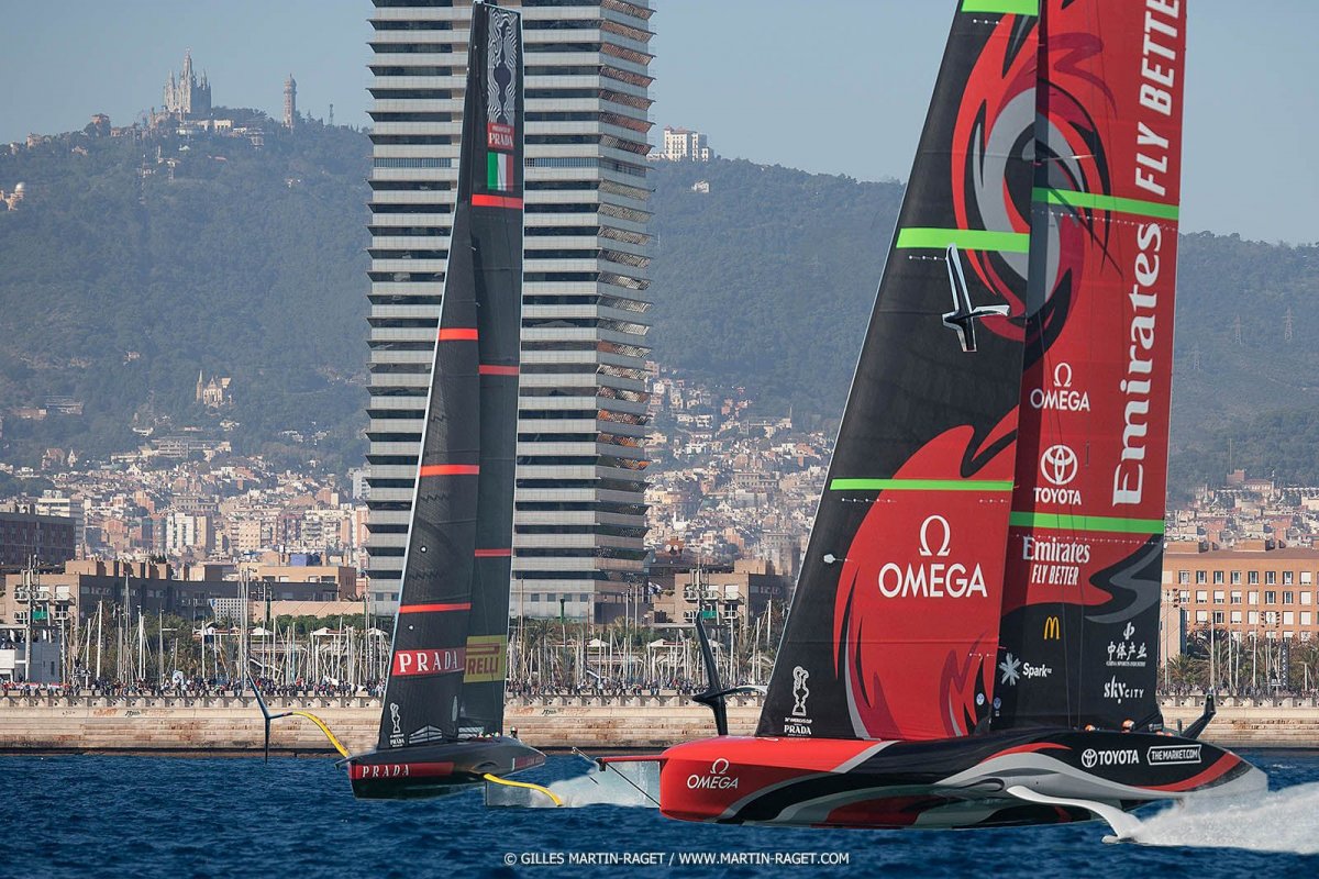Vista panoramica di Barcellona dal mare