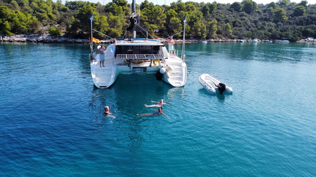 Vuela por los mares de Mallorca en un velero de lujo.