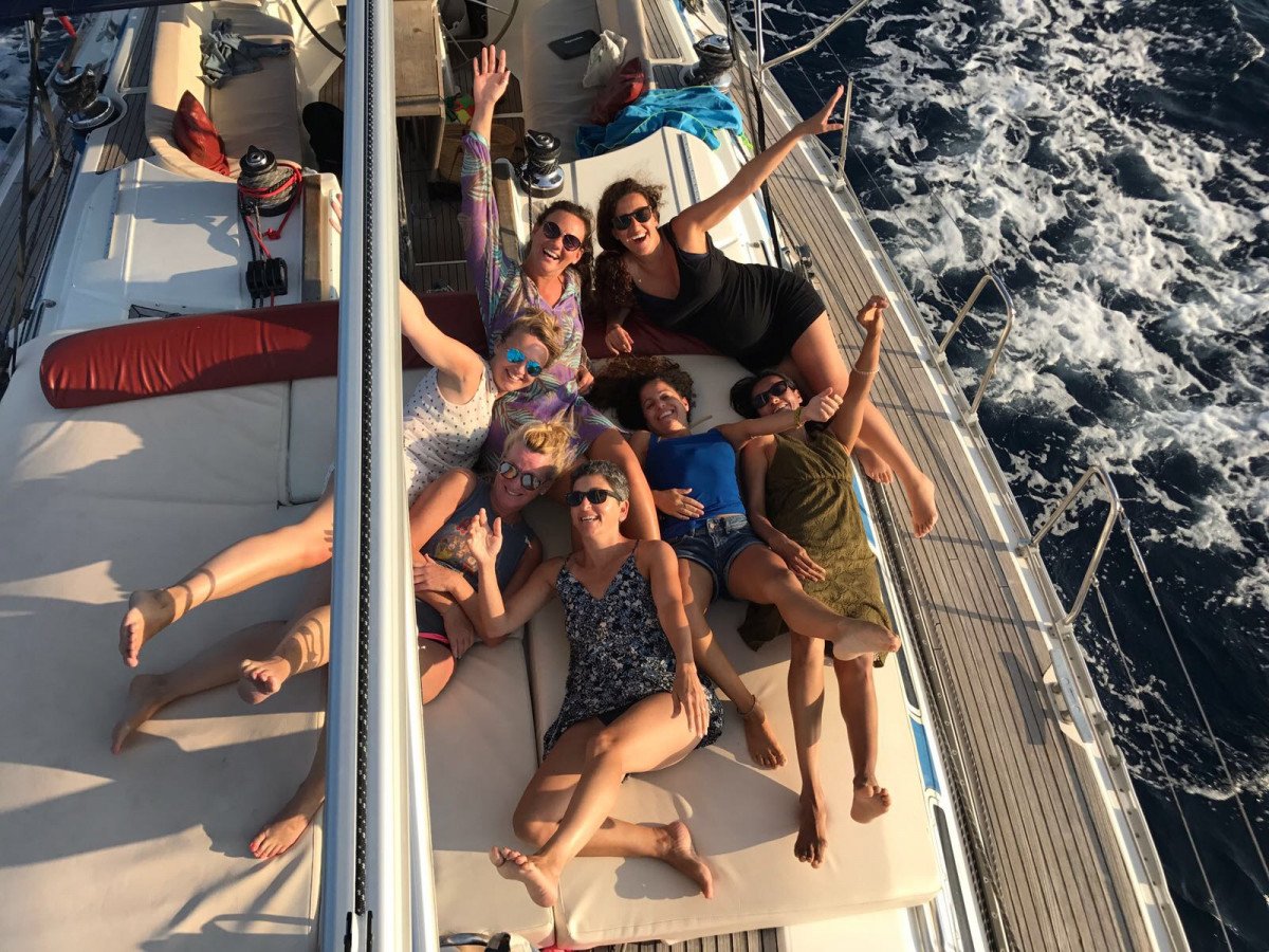 Curso de navegación en un velero de lujo