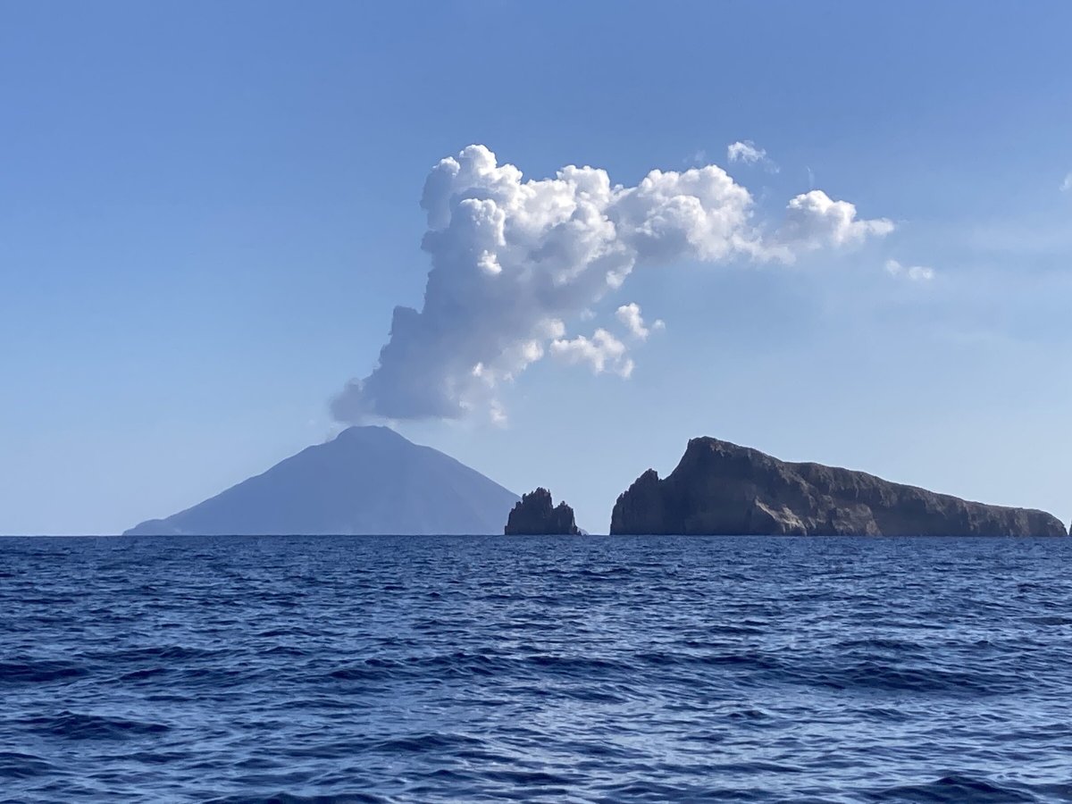 Explora las hermosas islas Eolias en un viaje en barco