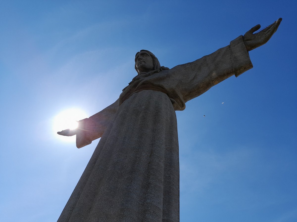 Rilassarsi sul ponte di una nave alta