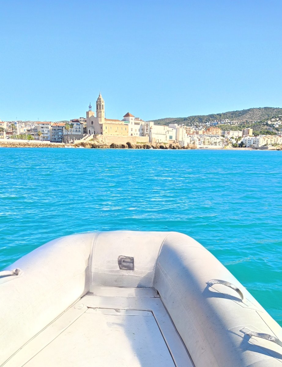 Navega por el litoral del Garraf con nosotros