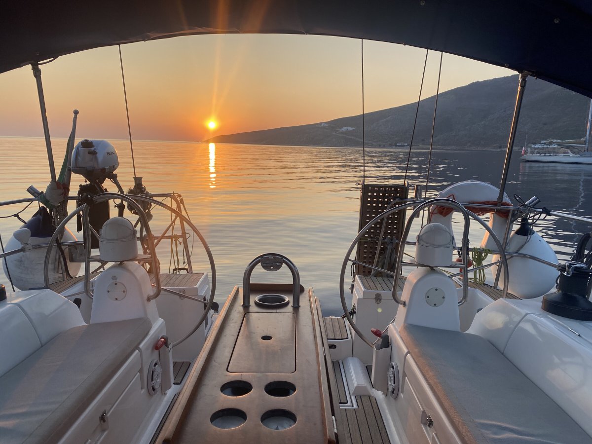 Sailing in the Cyclades with everything included