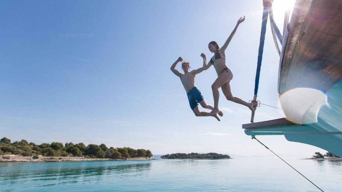 cabin-charter-sample-cabin-charter-photos-24