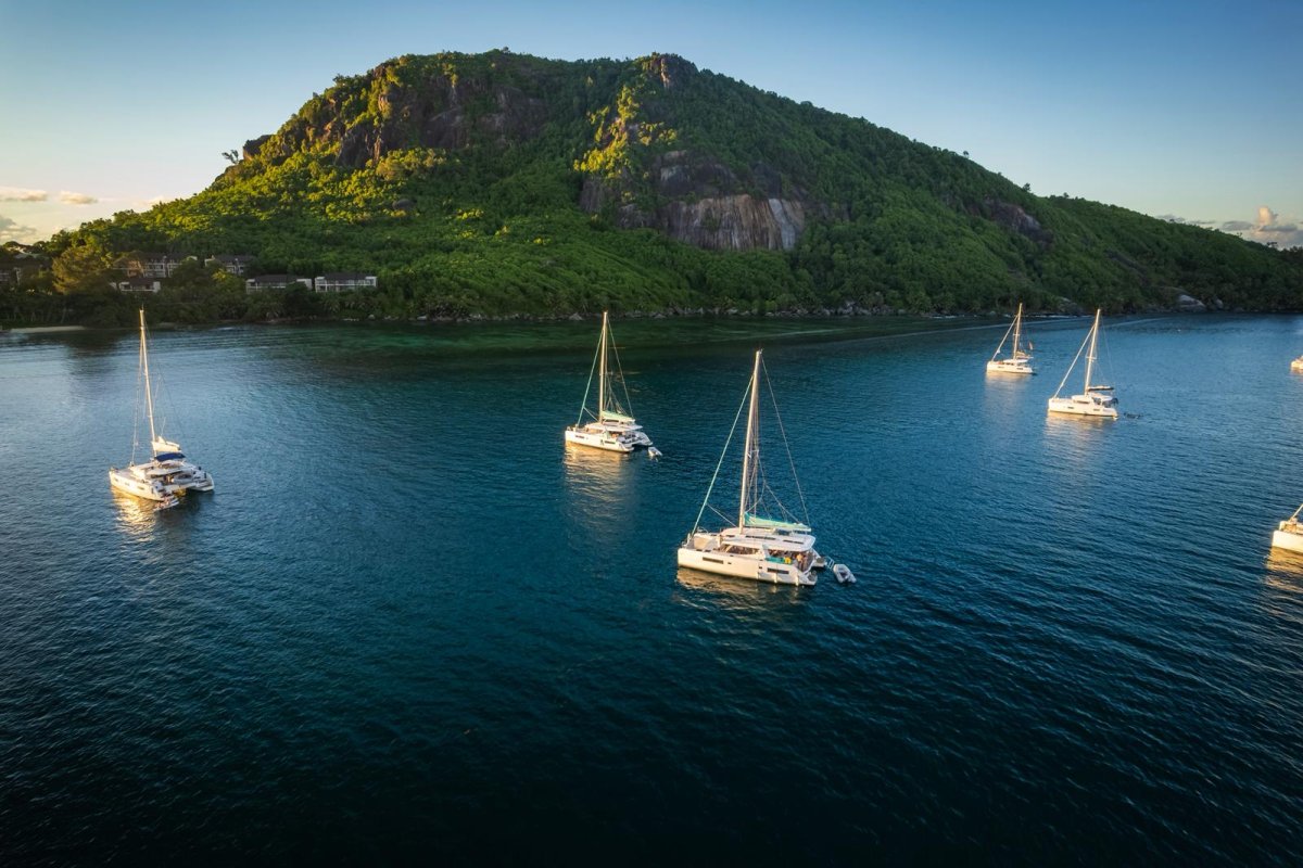 Navigazione in lussuoso yacht nelle Seychelles