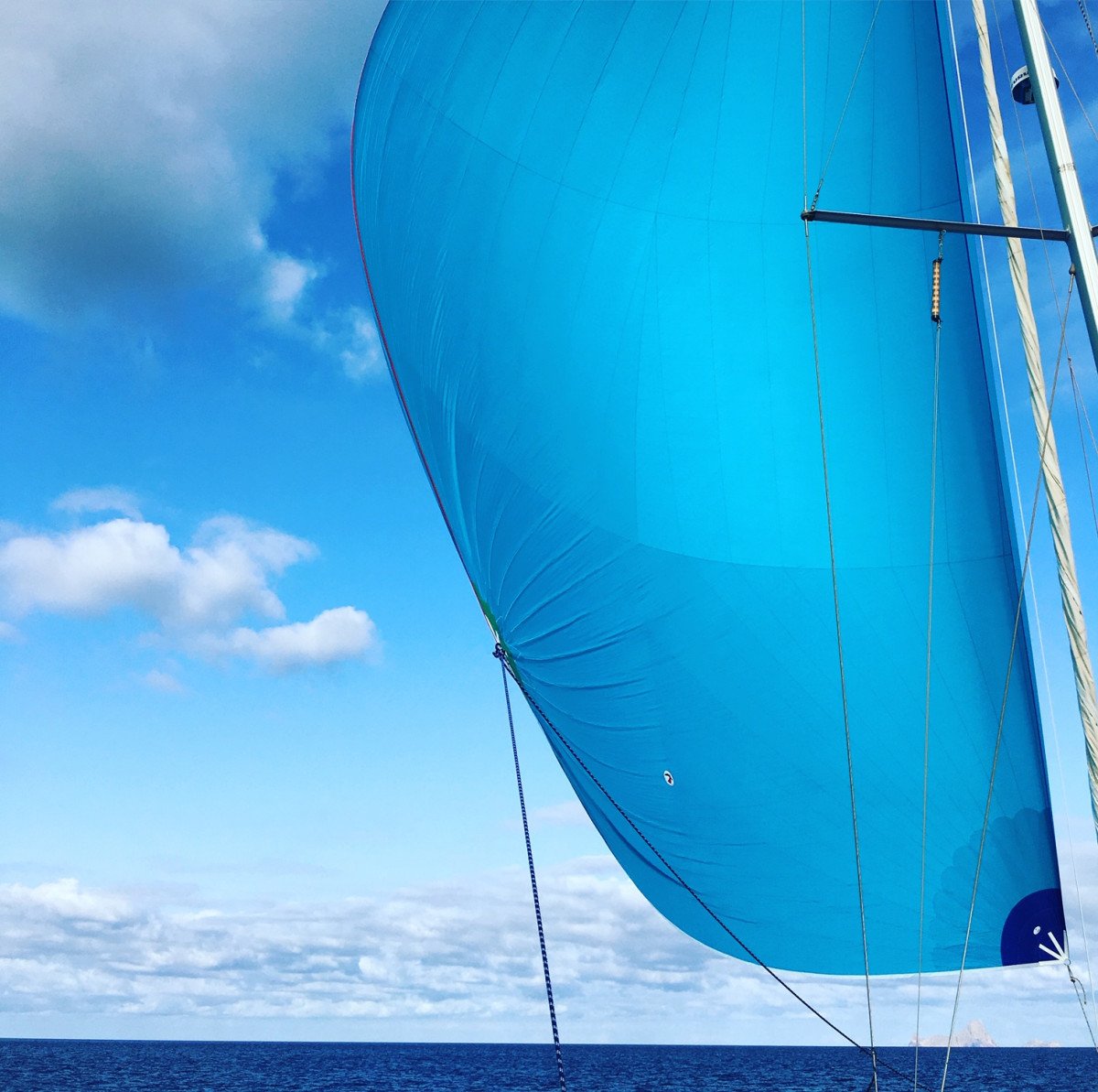 Sailing school in Denia: Improve your sailing skills with our experts