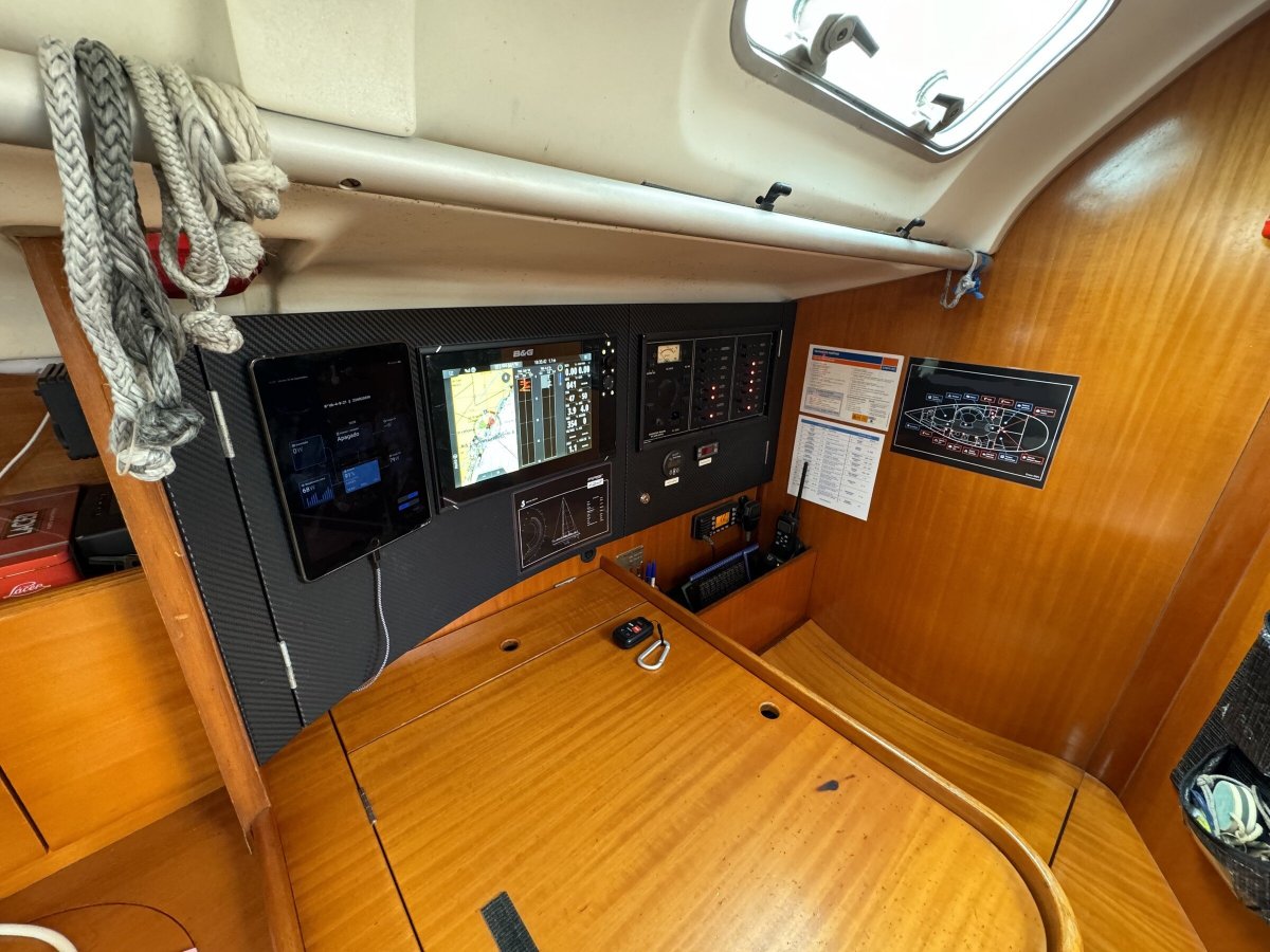 Sailboat - Bénéteau - 8 people