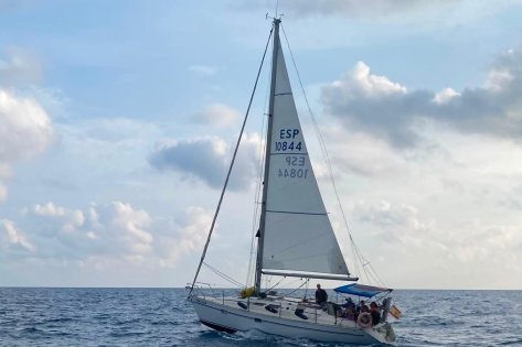 Escapada de fin de semana en velero por la costa catalana desde Vilanova