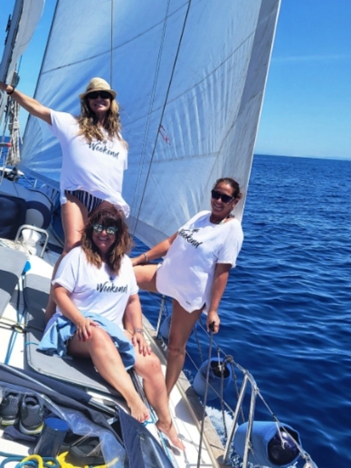 Excursión de navegación por el mar hacia las islas de Elba y Capraia