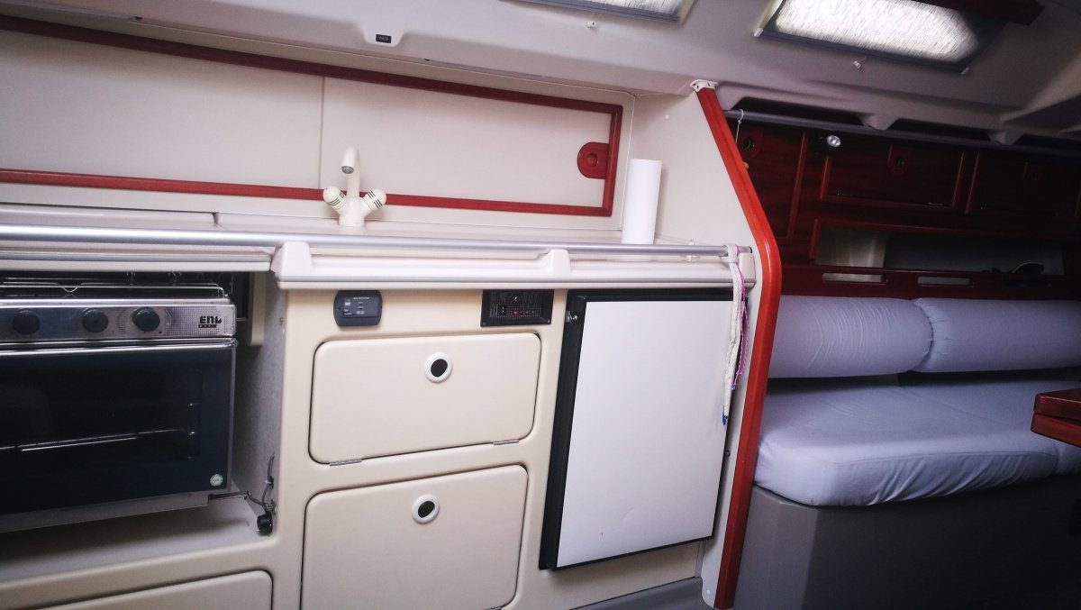 rent-boat-with-patron