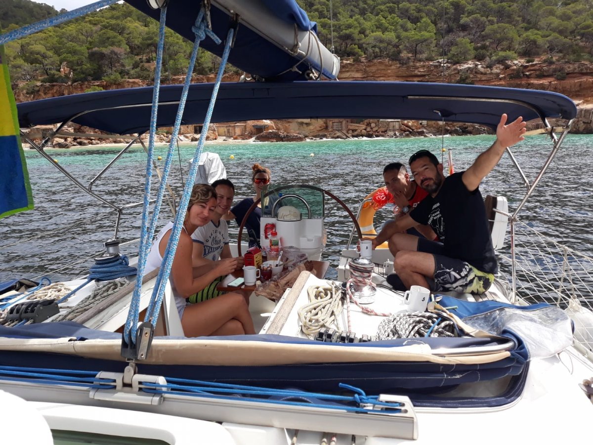 Learn to sail in Valencia: get your sailing license