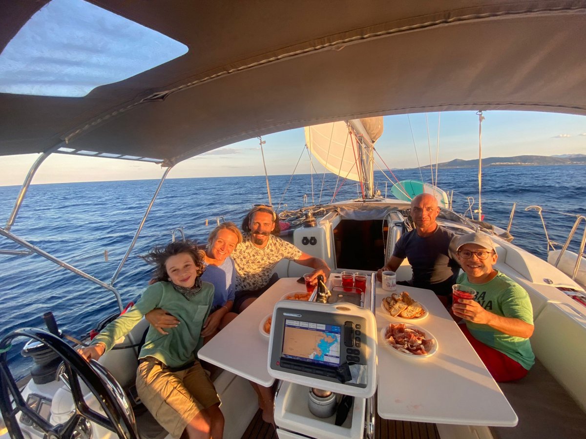 Navigando per Arcipelago della Maddalena e Corsica in un viaggio di andata