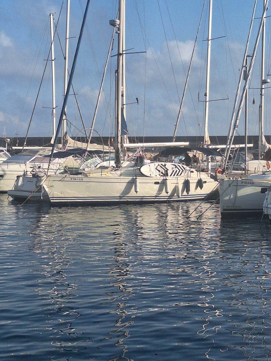 Discover Cabrera Island with a sailing excursion
