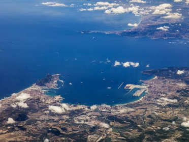 Sailing trip through the Strait of Gibraltar from Cadiz