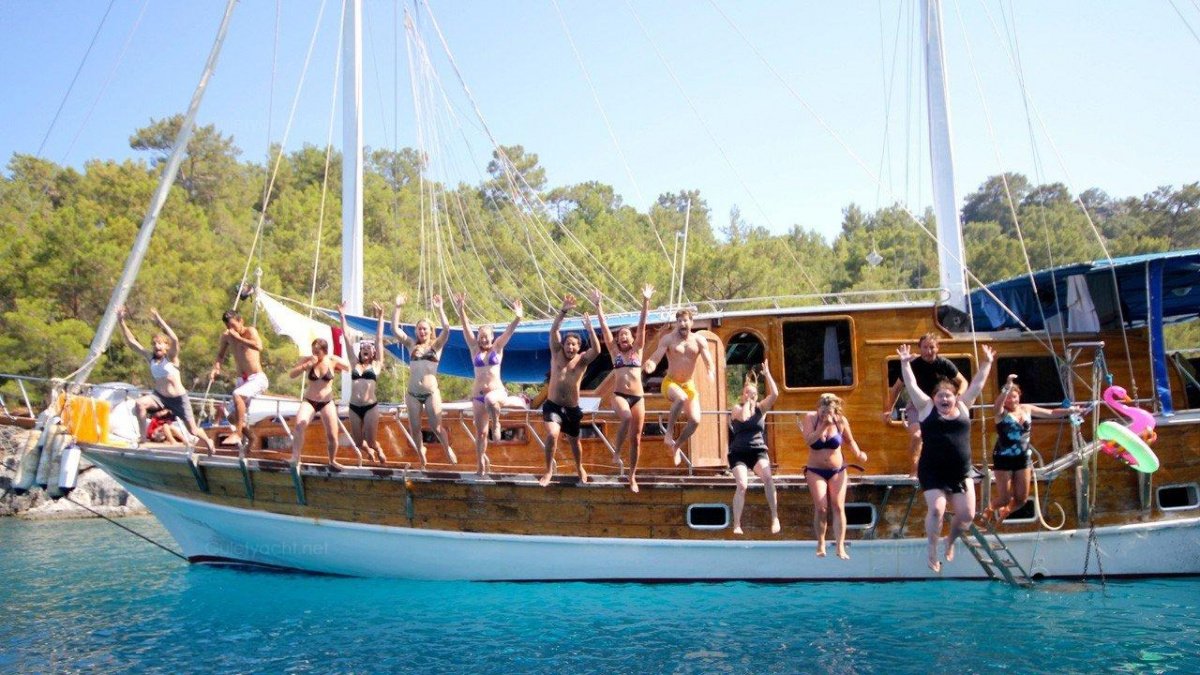 cabin-charter-sample-cabin-charter-photos-43