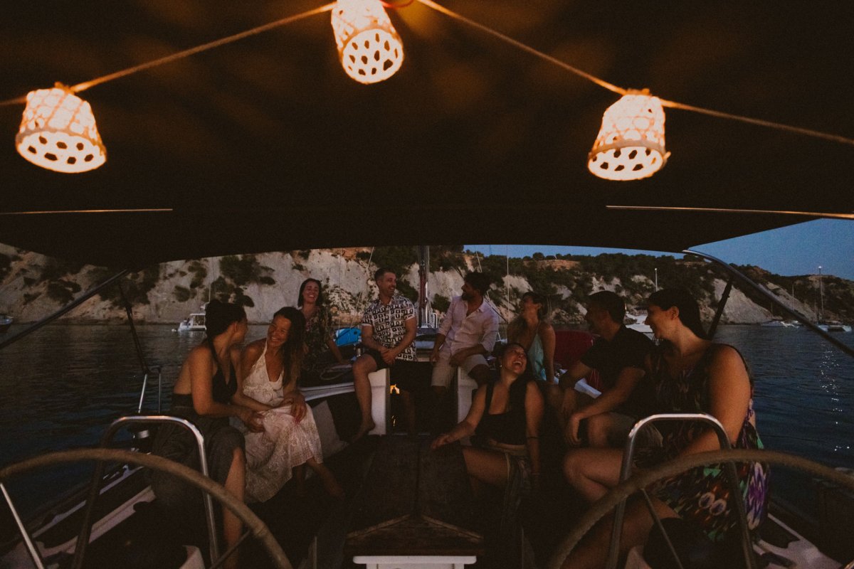 Disfrutar de la belleza natural de Menorca desde el mar