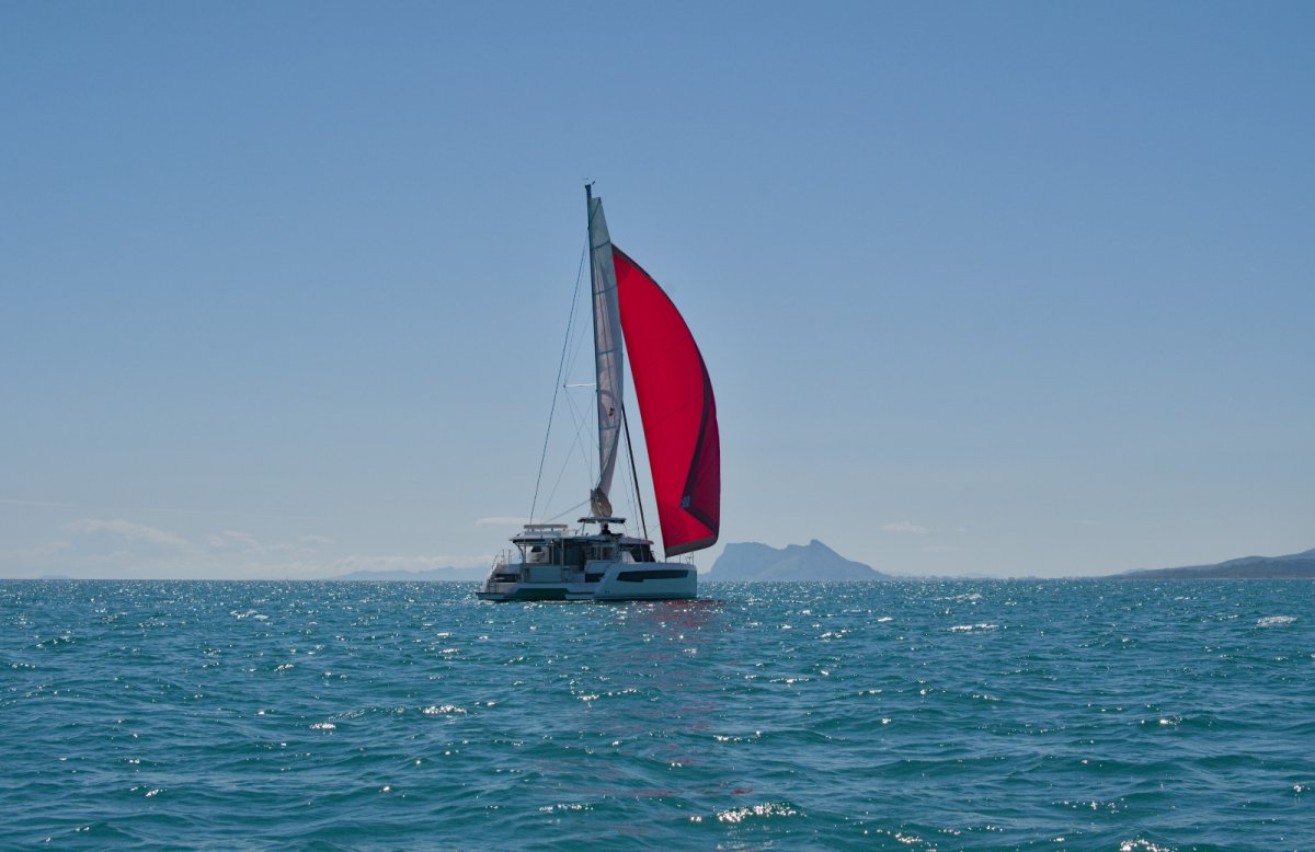 Corso di navigazione in catamarano a Sotogrande