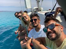 Viaje en barco desde Denia a Ibiza para practicar vela y ampliar PER.
