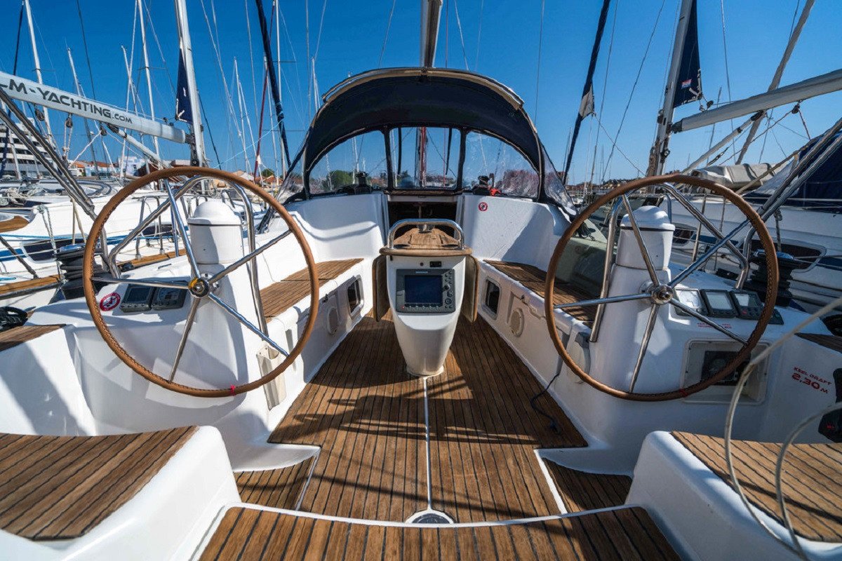 alquiler-velero-barcelona-jeanneau-sun-odyssey-42-i-2