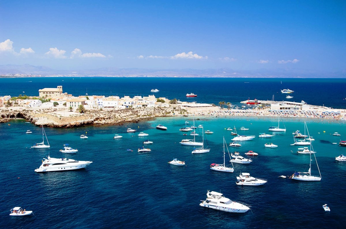 Explora el mar Mediterráneo mientras aprendes a navegar